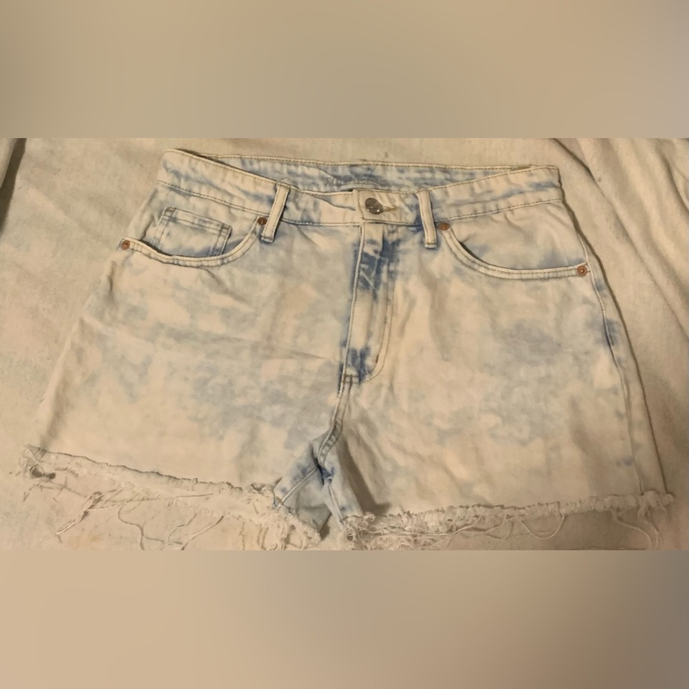 WHITE AND BLUE MIXED JEAN SHORTS